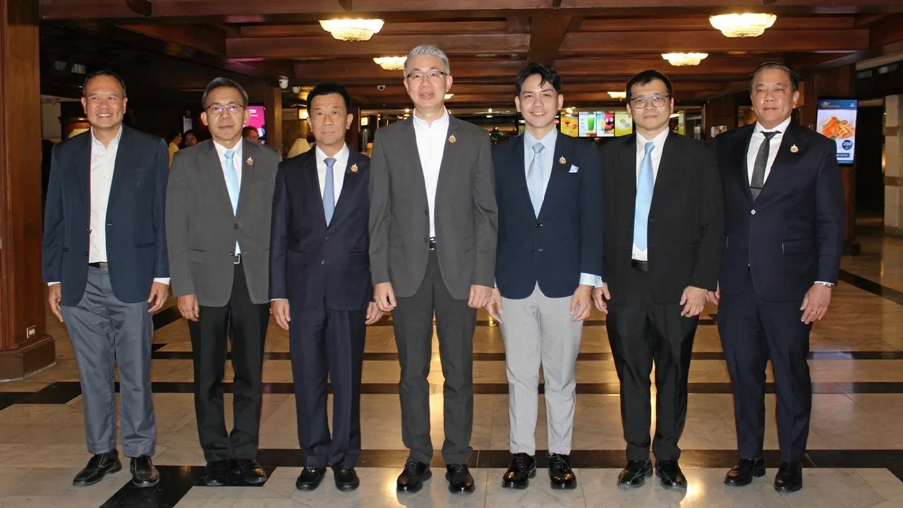 สัมมนา ดร.ณัฐพล รังสิตพล ปลัดกระทรวงอุตสาหกรรม เปิดการสัมมนาเรื่องเสริมสร้างมาตรฐานผลิตภัณฑ์ชุมชนสู่ยุคเศรษฐกิจใหม่และการขับเคลื่อนการดำเนินงานมาตรฐานอุตสาหกรรมเอส โดยมี ศุภกิจ บุญศิริ และ วันชัย พนมชัย มาร่วมงานด้วย ที่โรงแรมบางกอกพาเลส วันก่อน.