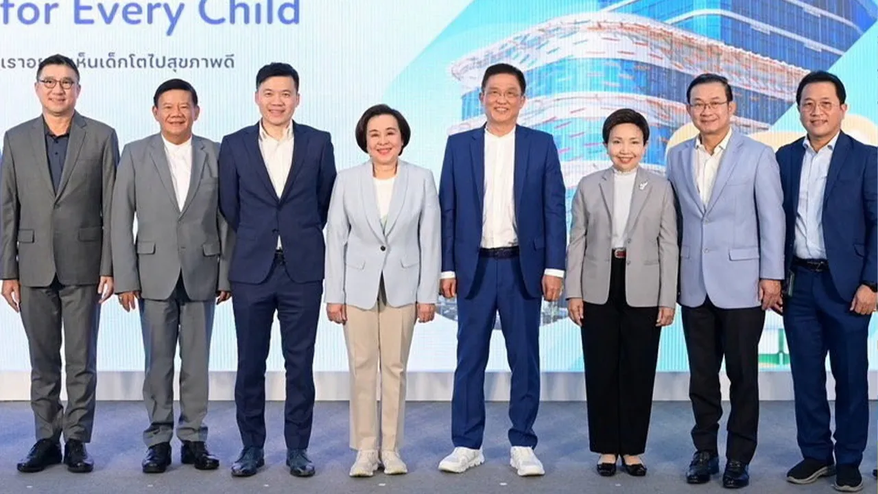 ดูแลเด็ก นพ.ชัยรัตน์ ปัณฑุรอัมพร จัดงานเปิด “โรงพยาบาลเด็กสมิติเวช อินเตอร์เนชั่นแนล” พร้อมยกระดับการบริการดูแลสุขภาพเด็กสู่มาตรฐานสากล โดยมี พญ.สุรางคณา เตชะไพฑูรย์, พญ.สมสิริ สกลสัตยาทร และ จิรัฐ จักร์พิทักษ์สัตย์ มาร่วมงานด้วย ที่ถนนศรีนครินทร์ วันก่อน.