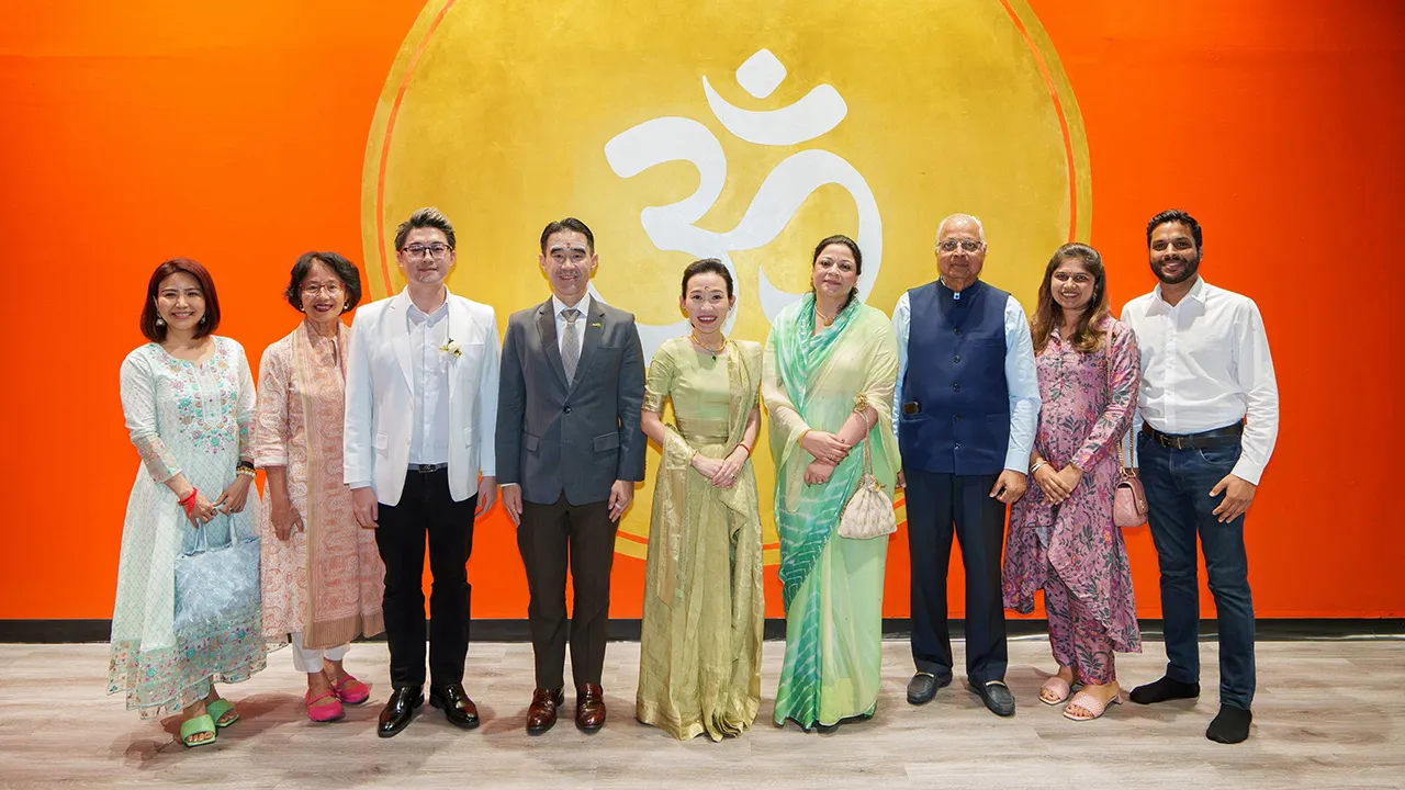 เสริมมงคล อัศวิน–ฐาปณี เตชะเจริญวิกุล จัดพิธีมหาศิวะราตรี บูชาพระศิวะและพระแม่อุมาเทวีตามหลักศาสนาฮินดู เพื่อเสริมสิริมงคลรับปี 2568 โดมี ปรัชญา ซิงห์, ซูซีล กูมาร์ ดาห์นูก้า, สุรีย์ ชูรัฐเจริญ และ พ.ท.หญิง ชลรัศมี งาทวีสุข มาร่วมงานด้วย ที่บิ๊กซี ราชดำริ วันก่อน.