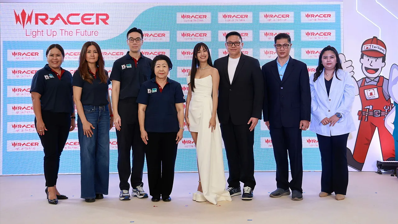 สั่งด้วยเสียง ก๊อก ฟาง ชวา และ ปาริชาติ ยามวินิจ เปิดตัว “RACER AI LAMP VOICECONTROL” โคมไฟอัจฉริยะสั่งด้วยเสียงภาษาไทย พร้อมแนะนำพรีเซนเตอร์ ณัฐธิชา นามวงษ์โดยมี โชดก พิจารณ์จิตร และ พงษ์ศักดิ์ พนาสิริวรกุล มาร่วมงานด้วย ที่ไบเทค บางนา วันก่อน.