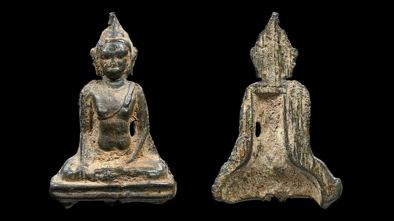 พระร่วงนั่ง หลังลิ่ม กรุวัดช้างล้อม ของพรรค คูวิบูลย์ศิลป์.