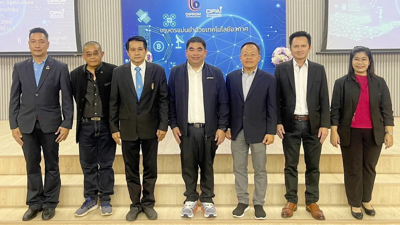 แม่นยำ ดร.กิตติโชติ ศุภกำเนิด และ ศศิวิมล สุทธิเลิศ เปิดกิจกรรม “พัฒนาเกษตรแม่นยำด้วยเทคโนโลยีอวกาศ” เพื่อฝึกอบรมเกษตรกรยุคใหม่นำเทคโนโลยีมาใช้เพิ่มประสิทธิภาพการทำเกษตรอย่างยั่งยืน โดยมี กำพล โชคสุนทสุทธิ์ มาร่วมงานด้วย ที่กรมส่งเสริมอุตสาหกรรม วันก่อน.