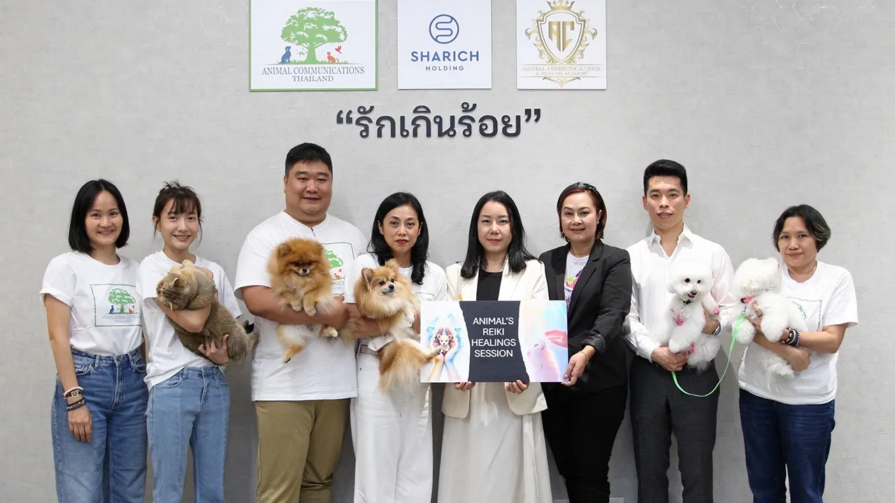 ช่วยสัตว์ - อภิชาติ ลีนุตพงษ์ และ อารีรัตน์ กฤษณะสมิต จัดกิจกรรมการกุศล “รักเกินร้อย” ครั้งที่ 2 เพื่อหารายได้มอบให้สมาคมพิทักษ์สัตว์ไทยและมูลนิธิเดอะวอยซ์ โดยมี ม.ล.นัดดาจันทร์ ประวิตร ตั้งก่อสกุล และ ดลิน โสภณพนิช มาร่วมงานด้วย ที่โชว์รูมลัมโบร์กินี วันก่อน.