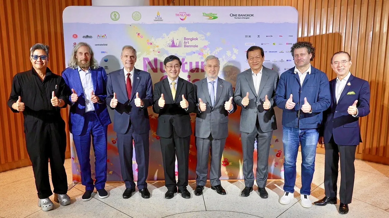มองศิลปะ - นพ.สุรพงษ์ สืบวงศ์ลี เปิดงานเสวนา “BAB 2024 Symposium” นำเสนอมุมมอง เกี่ยวกับผลงานศิลปะนานาชาติ โดยมี โรเบิร์ต เอฟ โกเดค, ฌอง–โคลด ปวงเบิฟ และ ศ.ดร.อภินันท์ โปษยานนท์ มาร่วมงานด้วย ที่หอศิลปวัฒนธรรมแห่งกรุงเทพมหานคร วันก่อน.