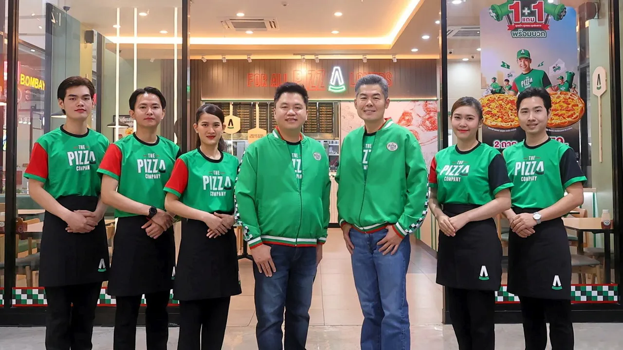 ชวนหม่ำ - อนุพนธ์ นิธิยานันท์ เปิดแคมเปญ “Buy One Get One Free” ชวนอิ่มอร่อยกับเมนูพิซซ่าหลากหลายแบบ พร้อมมอบสิทธิประโยชน์สุดคุ้มค่าให้ลูกค้าถึง 3 ต่อ โดยมี ปัทม์ พงษ์วิทยาพิพัฒน์ มาร่วมงานด้วย ที่ร้านเดอะ พิซซ่า คอมปะนี แม็คโคร สาขาถนนศรีอยุธยา วันก่อน.