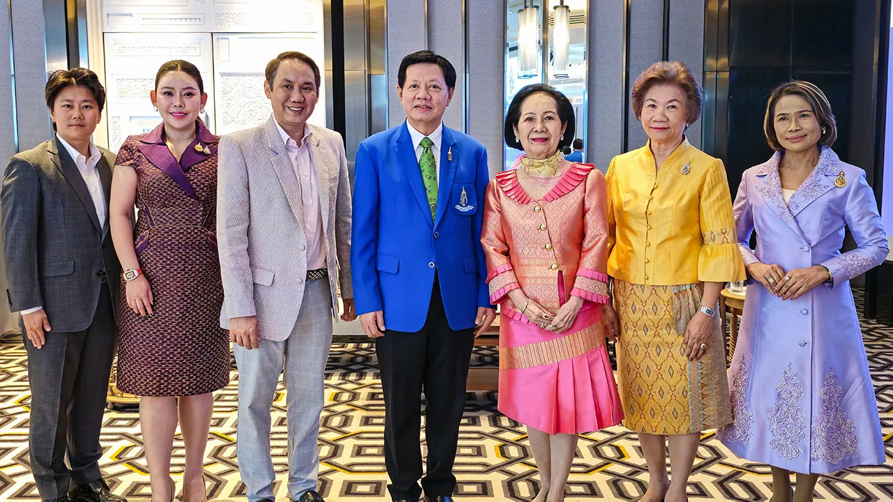 ช่วยนักเรียน สุรวัฒน์ ชมภูพงษ์ ประธานมูลนิธิช่วยนักเรียนที่ขาดแคลน มอบทุนการศึกษาระดับอุดมศึกษา ประจำภาคเรียนที่ 2/2567 ให้นักเรียนใน กทม. และปริมณฑล โดยมี คุณหญิงทิพยวรรณ ตันตกิตติ์ และ ลัดดาวัลย์ จงวิศาล มาร่วมมอบทุนด้วย ที่โรงแรมมณเฑียร วันก่อน.