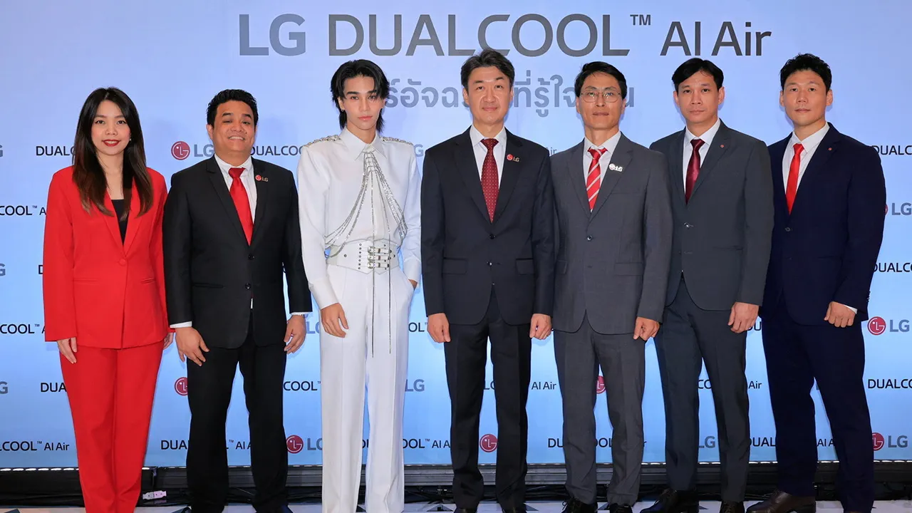 เย็นสบาย ซองฮัน จอง เปิดตัวเครื่องปรับอากาศในบ้าน “LG DUALCOOL™ AI Air” เทคโนโลยี AI เพื่อยกระดับความเย็นอย่างสะดวกสบายผ่านการเรียนรู้จากผู้ใช้งาน พร้อมแนะนำแบรนด์แอมบาสเดอร์ เจฟ ซาเตอร์ โดยมี อำนาจ สิงหจันทร์ มาร่วมงานด้วย ที่โรงแรมเดอะริทซ์-คาร์ลตัน วันก่อน.