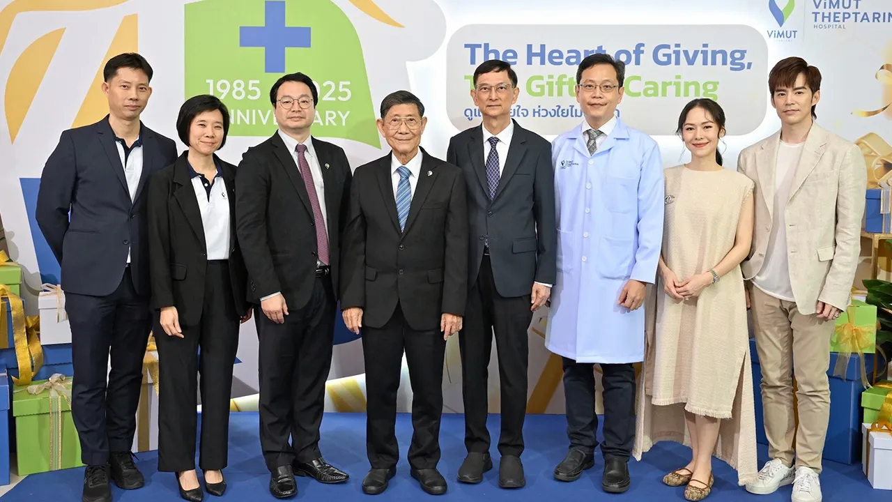 40 ขวบ ศ.นพ.เทพ หิมะทองคำ และ นพ.สมเกียรติ ลลิตวงศา เปิดแคมเปญ “The Heart ofGiving, The Gift of Caring” ฉลองครบรอบ 40 ปีของโรงพยาบาล พร้อมดูแลสุขภาพเพื่อคนทุกวัย โดยมี อฏิพรณ์ จิตต์ธรรมวงศ์ มาร่วมงานด้วย ที่โรงพยาบาลวิมุต-เทพธารินทร์ วันก่อน.