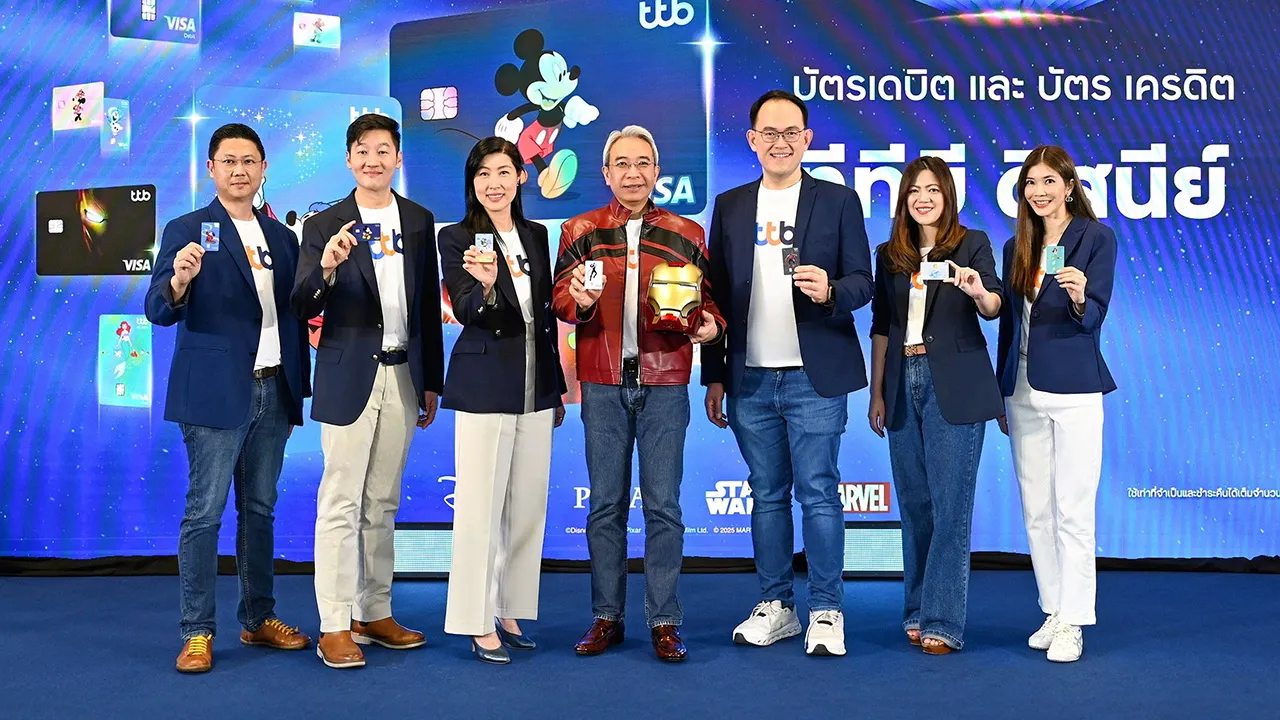 เจ๋งมาก ฐากร ปิยะพันธ์ เปิดตัว “บัตรเดบิต–บัตรเครดิต ทีทีบี ดิสนีย์” ครอบคลุมทุกหมวดการใช้จ่ายไว้ในที่เดียว พร้อมสิทธิพิเศษสุดเอกซ์คลูซีฟให้ลูกค้า โดยมี จเร เจียรธนะกานนท์, กนกวรรณ เพชรพิสิฐโชติ และ นันทพร ตั้งเจริญศิริ มาร่วมงานด้วย ที่สยามพารากอน วันก่อน.