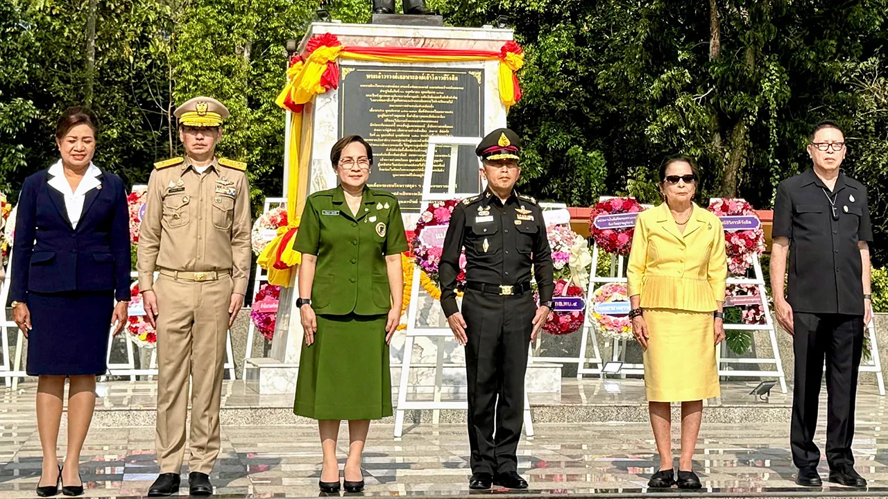 วันวิภาวดี พล.ต.พสิษฐ์ ชาญเลขา ผู้บัญชาการมณฑลทหารบกที่ 45 เป็นประธานในพิธีบำเพ็ญกุศลถวายในโอกาสครบรอบ 48 ปี วันสิ้นพระชนม์ พระเจ้าวรวงศ์เธอ พระองค์เจ้าวิภาวดีรังสิต โดยมี ม.ร.ว.ปรียนันทนา รังสิต มาร่วมในพิธีด้วย ที่ค่ายวิภาวดีรังสิต จ.สุราษฎร์ธานี วันก่อน.