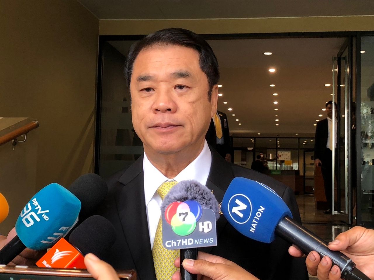 สุริยะ จึงรุ่งเรืองกิจ