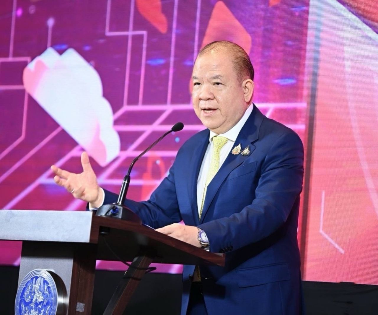 พิชัย นริพทะพันธุ์