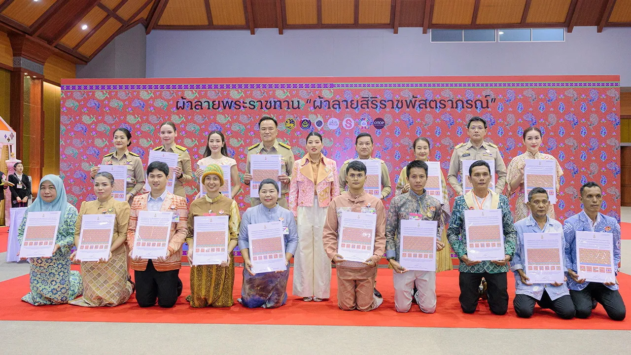 สมเด็จพระเจ้าลูกเธอ เจ้าฟ้าสิริวัณณวรี นารีรัตนราชกัญญา เสด็จไปทอดพระเนตรนิทรรศการและการแสดง ผลงานภูมิปัญญาผ้าไทย และงานหัตถกรรมชุมชนภาคใต้ ณ หอประชุมใหญ่ มหาวิทยาลัยราชภัฏนครศรีธรรมราช เมื่อวันก่อน.