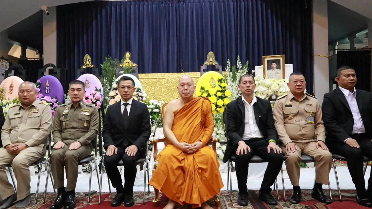 สู่สุคติ พล.ต.อ.สุวัฒน์ แจ้งยอดสุข อดีต ผบ.ตร. เป็นประธานในพิธีสวดพระอภิธรรมศพ พ.ต.อ.ประสงค์ กฤษณสุวรรณ บิดา ชนาธิป กฤษณสุวรรณ โดยมี พล.ร.ท.เบญจพล หรูสกุล, พล.ต.ท. ธิติ แสงสว่าง และ พล.ต.ต.ธีรเดช ธรรมสุธีร์ มาร่วมในพิธีด้วย ที่วัดเทพศิรินทราวาส วันก่อน.