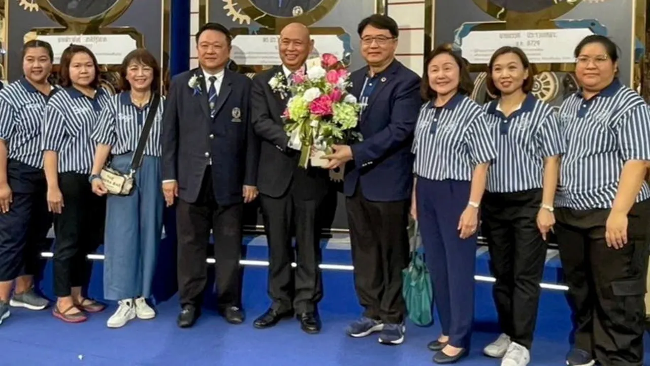 ชื่นใจด้วย ดร.พรชัย มงคลวนิช มาร่วมแสดงความยินดีแก่ ดร.ประวิช รัตนเพียร ในโอกาสได้รับ รางวัลเชิดชูเกียรติ Hall of Fame ในฐานะศิษย์เก่าดีเด่นของโรงเรียนเซนต์คาเบรียล โดยมี พนัส อัสสรัตนกุล และ กรรณภรณ์ วงศ์ปิยะกุล มาร่วมงานด้วย ที่โรงเรียนเซนต์คาเบรียล วันก่อน.