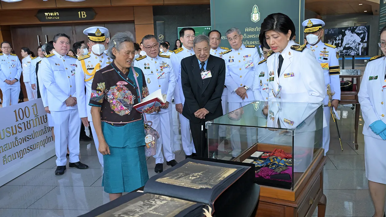 สมเด็จพระกนิษฐาธิราชเจ้า กรมสมเด็จพระเทพรัตนราชสุดาฯ สยามบรมราชกุมารี เสด็จพระราชดำเนินไปทรงเปิดนิทรรศการครบรอบ 100 ปี บรมราชาภิเษกสมโภชของ พระบาทสมเด็จพระปกเกล้าเจ้าอยู่หัว รัชกาลที่ 7 ณ มหิดลสิทธาคาร มหาวิทยาลัยมหิดล อำเภอพุทธมณฑล จังหวัดนครปฐม เมื่อวันก่อน.