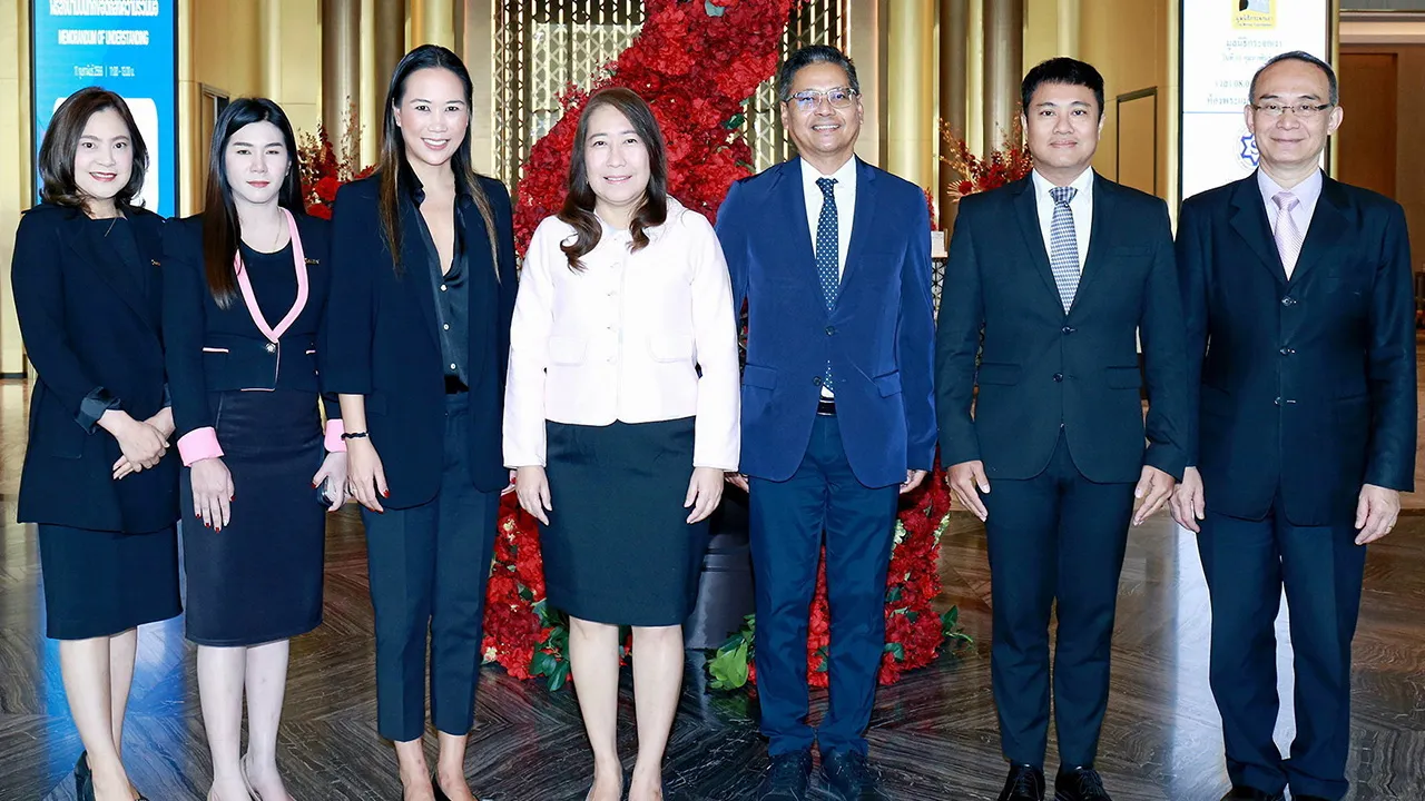 ร่วมมือ - ลักษมีกานต์ อิงคะกุล ให้การต้อนรับ พงษ์สวาท นีละโยธิน ปลัดกระทรวงยุติธรรมในโอกาสมาร่วมพิธีลงนามความร่วมมือ MEMORANDUM OF UNDERSTANDING โดยมี วัลลภ นาคบัว และ สุริยพงศ์ ทับทิมแท้ มาร่วมงานด้วย ที่โรงแรมอัศวิน แกรนด์ คอนเวนชั่น วันก่อน.