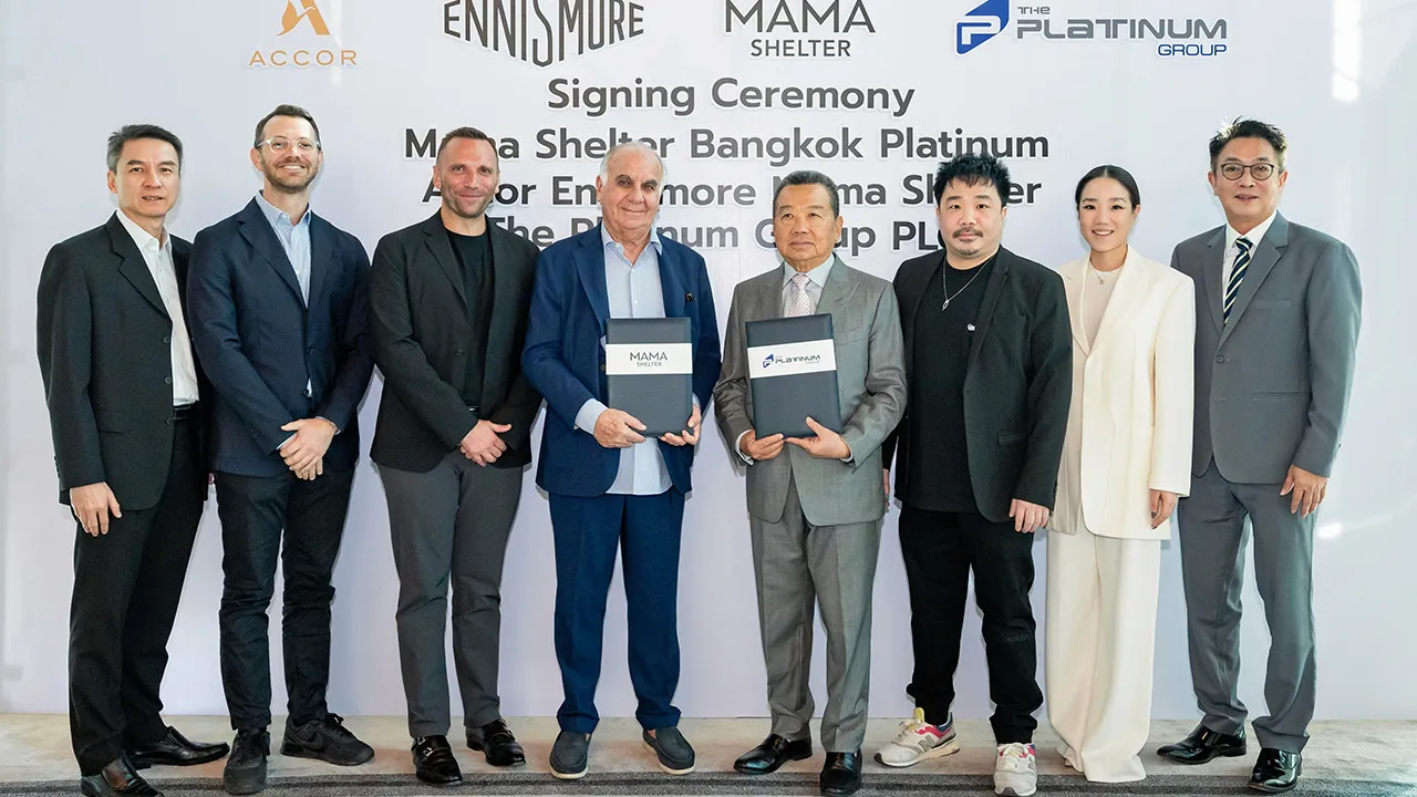 เชื่อมือ - สุรชัย โชติจุฬางกูร ลงนามในสัญญากับ แซร์จ ทริกาโน เพื่อให้เครือแอคคอร์เป็นผู้บริหารโรงแรม Mama Shelter Bangkok Platinum โดยมี ซิลแวง ปาสเดอลูป์, สุฐิตา ภิรมย์ภักดี และ ชาคลิต โชติจุฬางกูร มาร่วมในพิธีด้วย ที่โรงแรมโนโวเทล แพลทินัม ประตูน้ำ วันก่อน.