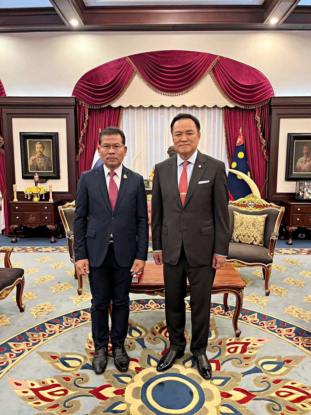 คารม พลพรกลาง และ อนุทิน ชาญวีรกูล