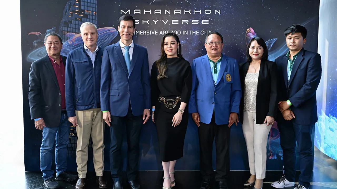 ตามไปชม อรุณรุ่ง ศรีวัฒนประภา และ มาร์ค เบกาสาท เปิด “มหานคร สกายเวิร์ส” งานแสดงสวนสัตว์แห่งจินตนาการแห่งแรกของไทย พร้อมมอบเงินให้ อรรถพร ศรีเหรัญ เพื่อสนับสนุนองค์การสวนสัตว์ โดยมี เกรียงไกร กาญจนะโภคิน มาร่วมงานด้วย ที่คิง เพาเวอร์ มหานคร วันก่อน.