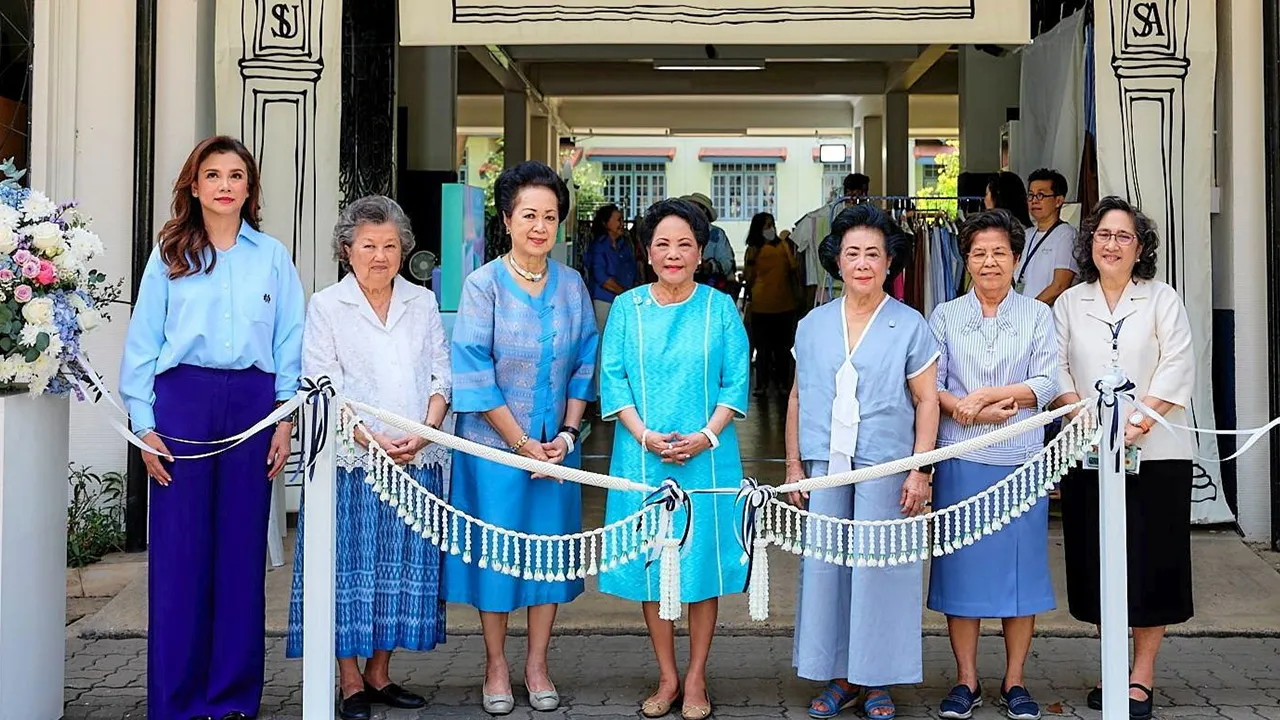 วัย 98 ท่านผู้หญิงวิวรรณ วรวรรณ เศรษฐบุตร เปิดงาน “Down The Memory Lane, 98 Years Of Mater Dei’s Story” ฉลองครบรอบ 98 ปี โรงเรียนมาแตร์เดอีวิทยาลัย โดยมี ท่านผู้หญิงภรณี มหานนท์ และ ท่านผู้หญิงสุจิตคุณ สารสิน มาร่วมงานด้วย ที่โรงเรียนมาแตร์เดอีวิทยาลัย วันก่อน.
