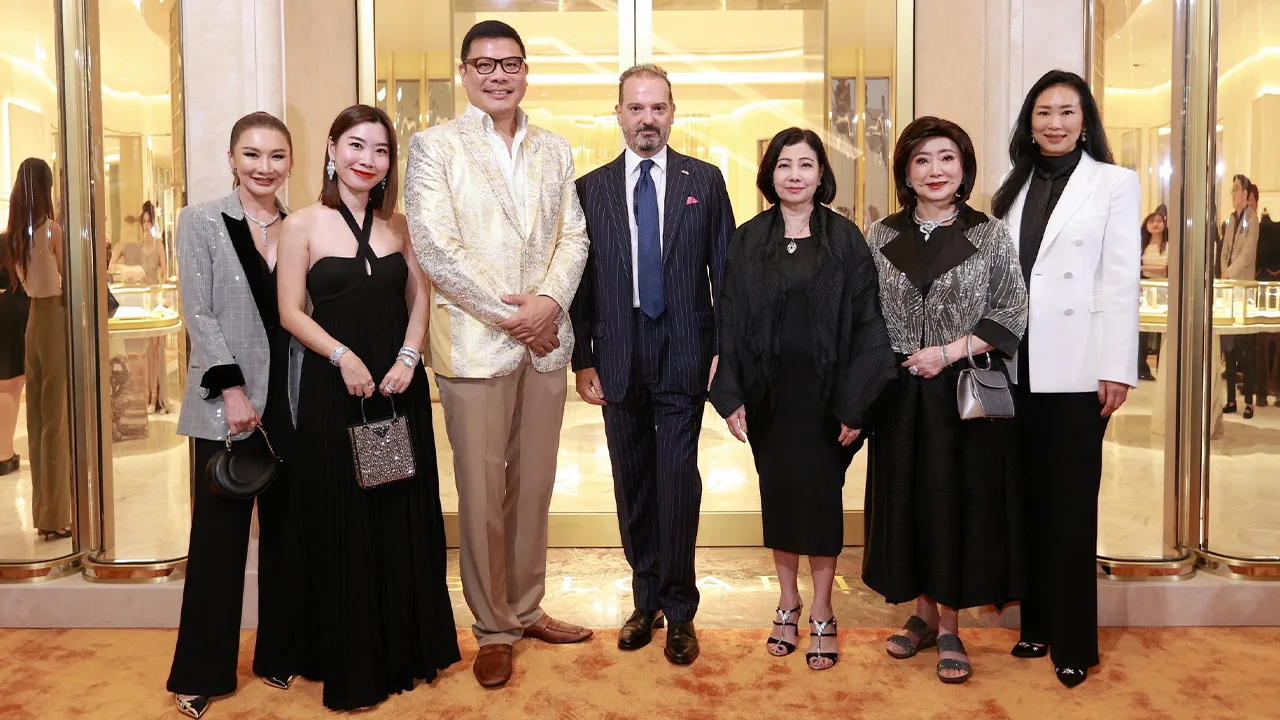 ปรับโฉม เปาโล ดีโอนีซี ทูตสาธารณรัฐอิตาลี เปิด “บุลการีบูติก” แบรนด์สินค้าสุดหรูจากอิตาลีรูปโฉมใหม่ โดยมี เจฟฟรีย์ ฮัง, ชฎาทิพ จูตระกูล, อรพินธุ์ พรประภา, วิกันดา ยงทิวเจริญสุข, ทิพาณัท เลณบุรี และ วริศรา ไพรสานฑ์กุล มาร่วมงานด้วย ที่สยามพารากอน วันก่อน.