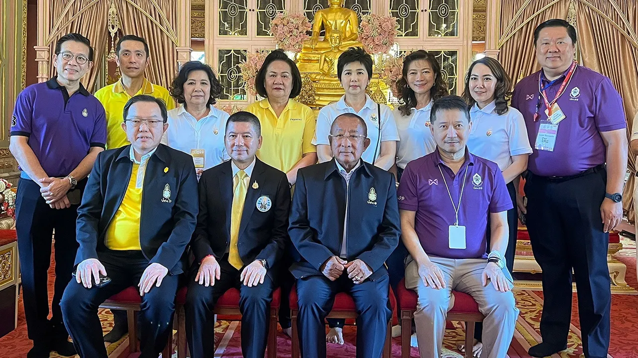 แพทย์อาสา พล.อ.อ.นพ.อิทธพร คณะเจริญ นำคณะนักศึกษาหลักสูตร ปธพ.รุ่น 1-11 และ ปนพ.รุ่น 1-2 มาร่วมโครงการหน่วยแพทย์อาสาถวายพระกุศล โดยมี รศ.นพ.เชิดชัย นพมณีจำรัสเลิศ, ชัชวาลย์ เจียรวนนท์ และ เพ็ชรากรณ์ วัชรพล มาร่วมงานด้วย ที่วัดราชบพิธ วันก่อน.