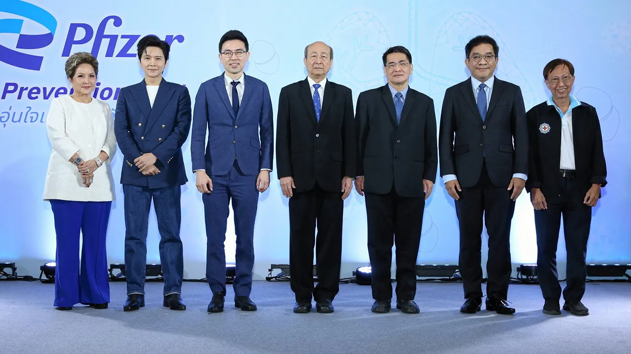 ป้องกันได้ - นพ.วีรวัฒน์ มโนสุทธิ, รศ.นพ.ทวี โชติพิทยสุนนท์ และ ศ.นพ.ธีระพงษ์ ตัณฑวิเชียร จัดงานเสวนา “จับตาภัยร้าย โรคทางเดินหายใจในปี 2568” เพื่อเตือนภัยหลังเผชิญปัญหาการแพร่ระบาด โดยมี นพ.นิรุตติ์ ประดับญาติ มาร่วมงานด้วย ที่โรงแรมแกรนด์ ไฮแอท เอราวัณ วันก่อน.