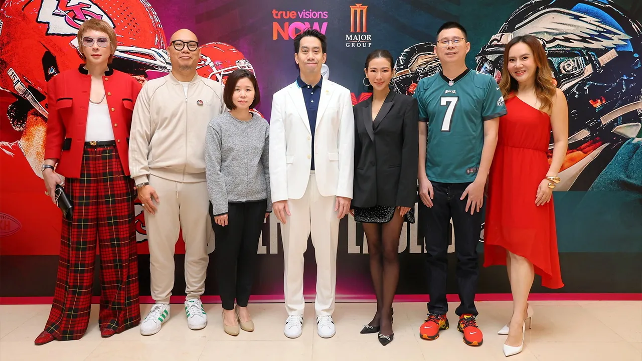 คมชัด - นรุตม์ เจียรสนอง และ รัศมี พณิชยานนท์ จัดงานถ่ายทอดสด “ซุปเปอร์โบว์ล” ครั้งที่ 59 ให้ชมฟรีบนจอยักษ์ในโรงภาพยนตร์วีไอพี สมบูรณ์ทั้งระบบภาพคมชัดและเสียงกระหึ่มรอบทิศทาง โดยมี พรรษิษฐ์ วิชญคุปต์ มาร่วมชมด้วย ที่พารากอน ซีนีเพล็กซ์ วันก่อน.