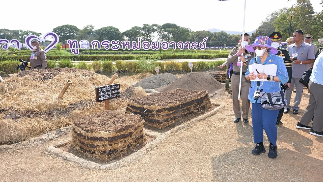 สมเด็จพระกนิษฐาธิราชเจ้า  กรมสมเด็จพระเทพรัตนราชสุดาฯ  สยามบรมราชกุมารี  เสด็จฯไปทอดพระเนตรการดำเนินงานโครงการทหารพันธุ์ดี ค่ายจิรประวัติ และกองพันทหารช่างที่ 4 ณ อ.เมือง จ.นครสวรรค์ เมื่อวันที่ 5 กุมภาพันธ์.