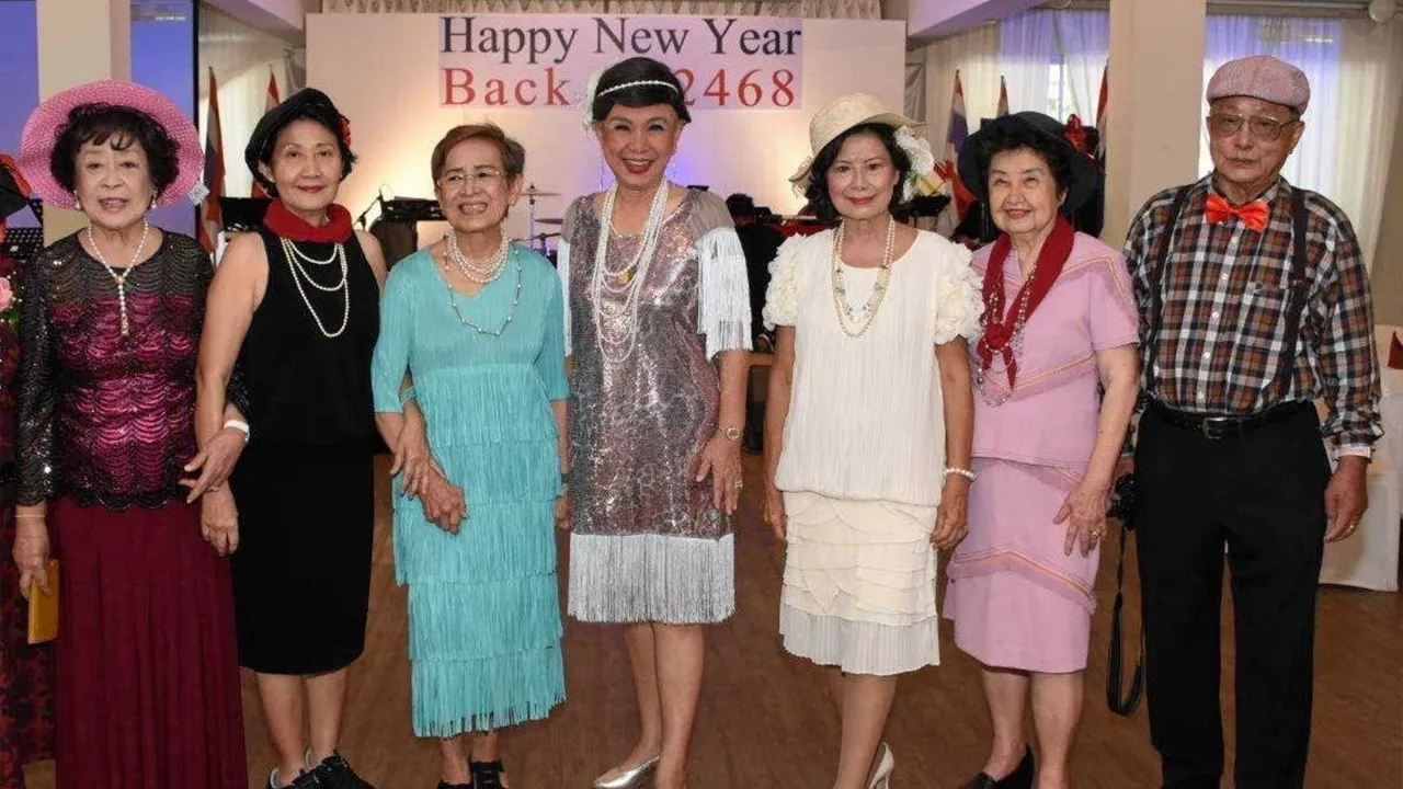 ย้อนยุค ศิรินา ปวโรฬารวิทยา จัดงาน “แต๊งกิ้วไทยแลนด์ แบคทู 2468” เติมความสุขด้วยเสียงดนตรีและลีลาศ ในบรรยากาศของการย้อนอดีต 100 ปี โดยมี อติภา เองตระกูล, มาลินี เลี่ยวไพรัตน์ และ จินตนา แต้ไพสิฐพงษ์ มาร่วมงานด้วย ที่เดอะพุด อิงลิชการ์เด้น วันก่อน.