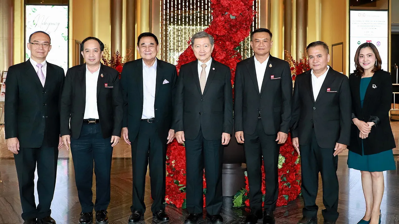 ผู้บริหาร - ดร.อัศวิน อิงคะกุล ให้การต้อนรับ ศ.นพ.ปิยะสกล สกลสัตยาทร ในโอกาสมาเปิดการอบรมหลักสูตร “MEDICAL HUB EXECUTIVE PROGRAM 2025” โดยมี นพ.สุระ วิเศษศักดิ์ และ นพ.ภานุวัฒน์ ปานเกตุ มาร่วมงานด้วย ที่โรงแรมอัศวิน แกรนด์ วันก่อน.