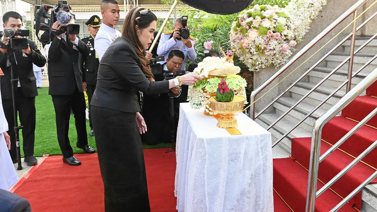 สมเด็จพระเจ้าน้องนางเธอ เจ้าฟ้าจุฬาภรณวลัยลักษณ์ อัครราชกุมารี กรมพระศรีสวางควัฒน วรขัตติยราชนารี เสด็จไปในการพระราชทานเพลิงศพ ดร.จงรัก วัชรินทร์รัตน์ อธิการบดี ม.เกษตรศาสตร์ ณ วัดพระศรีมหาธาตุ เมื่อวันที่ 6 กุมภาพันธ์.