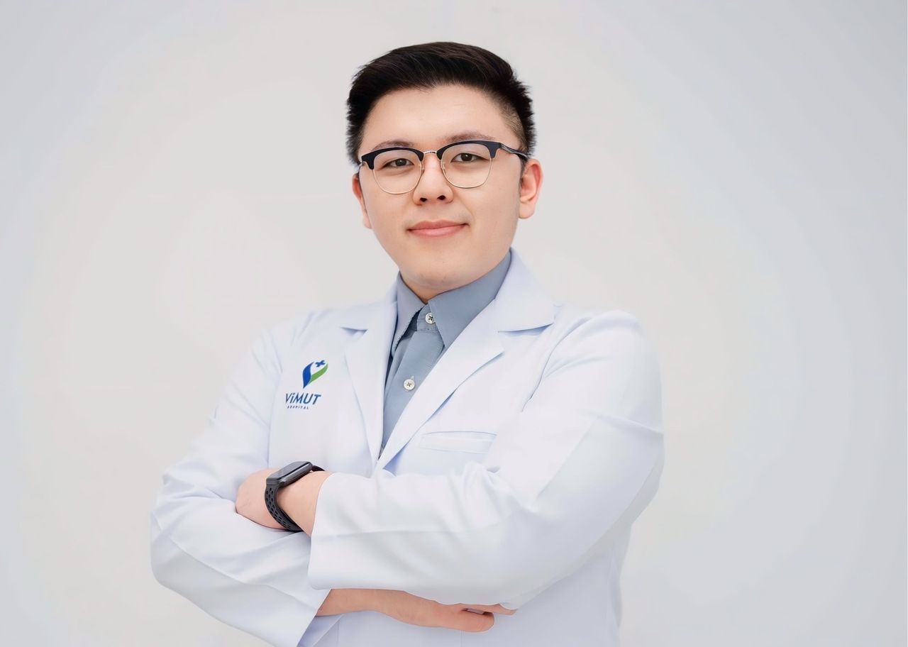 นพ.บารมี พงษ์ลิขิตมงคล แพทย์ผู้เชี่ยวชาญด้านเวชศาสตร์ครอบครัว ศูนย์อายุรกรรม รพ.วิมุต