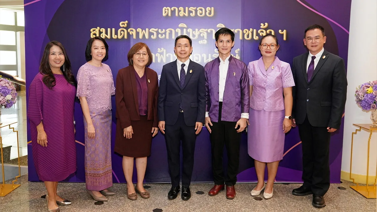 เทิดพระเกียรติ วรวัจน์ สุวคนธ์ เปิดนิทรรศการเทิดพระเกียรติ “ตามรอยสมเด็จพระกนิษฐาธิราชเจ้าฯ เจ้าฟ้านักอนุรักษ์” ในโอกาสทรงเจริญพระชนมายุ 70 พรรษา โดยมี รศ.ดร.หนึ่งฤดี โลหผล และ ดร.รัชพล เต๋จ๊ะยา มาร่วมงานด้วย ที่ธนาคารไทยพาณิชย์ สนง.ใหญ่ วันก่อน.
