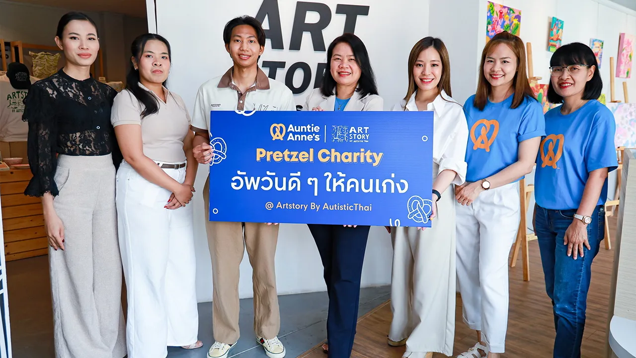 แบ่งพลังบวก จันทรัตน์ โตวินัส จัดโครงการ “Auntie Anne’s Pretzel Charity-อัพวันดีๆให้คนเก่ง” ปีที่ 2 กิจกรรมสร้างสรรค์เพื่อแบ่งปันพลังบวก พร้อมมอบผลิตภัณฑ์อานตี้ แอนส์ให้ วรัท จันทยานนท์ โดยมี ธัญญรัศม์ วัฒนะกิจพงศ์ มาร่วมงานด้วย ที่มูลนิธิออทิสติกไทย วันก่อน.