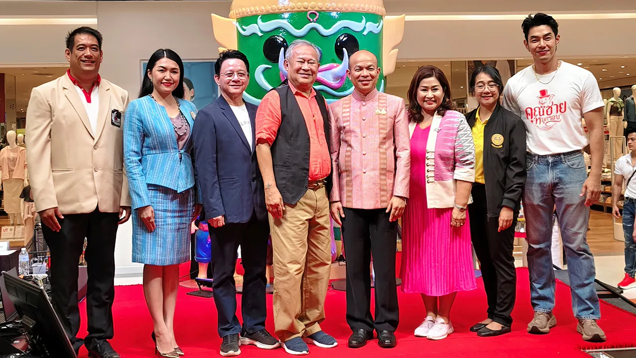 อย่าพลาด - ว่าที่ ร.ต.กรกฎ ประเสริฐวงษ์ รอง ผวจ.อุบลราชธานี เปิดงาน “เชิญยิ้ม เชิญอร่อย” มหกรรมอาหารร้านเด็ดกว่า 80 ร้าน พร้อมสนุกกับเหล่าตลกคาเฟชื่อดัง จัดถึง 28 เม.ย. โดยมี ธนภัทร วงษ์ประเสริฐ และ ดร.ธัญญา โพธิ์วิจิตร มาร่วมงานด้วย ที่เซ็นทรัล อุบลราชธานี วันก่อน.