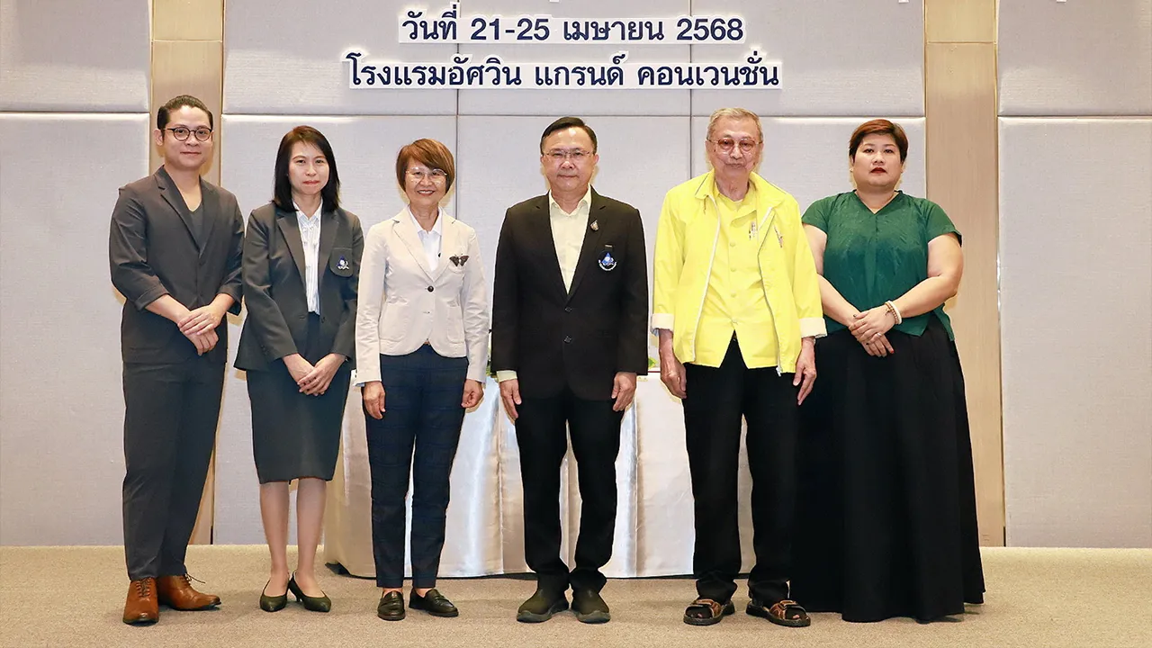 อบรม นพ.ศุภกิจ ศิริลักษณ์ เปิดการอบรมกรรมการจริยธรรมการวิจัยในมนุษย์ด้านสังคมศาสตร์และมนุษยศาสตร์ รุ่นที่ 2 โดยมี ศ.ดร.พญ.จันทรา เหล่าถาวร, นพ.วิชัย โชควิวัฒน, ดร.ภกญ.นพคุณ ธรรมธัชอารี และ ผศ.ดร.กังวาฬ ฟองแก้ว มาร่วมงานด้วย ที่โรงแรมอัศวิน แกรนด์ วันก่อน.