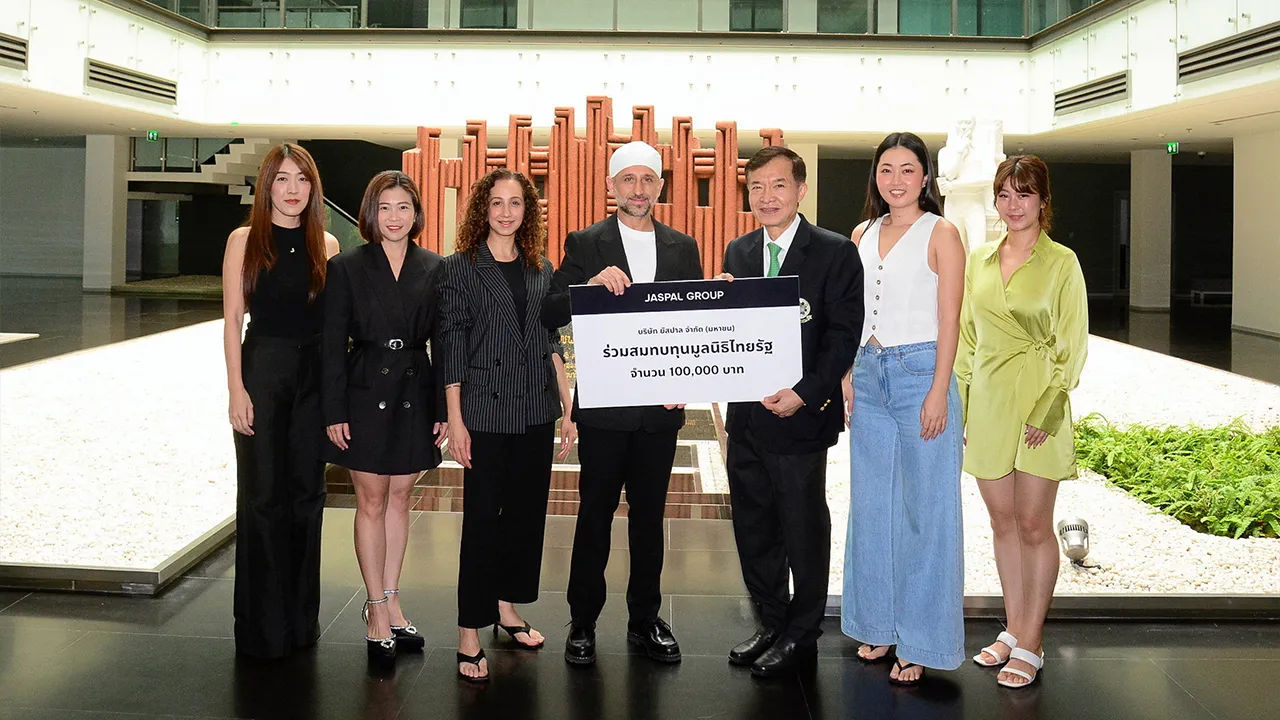 เพื่อการศึกษา วิเศษ สิงห์สัจจเทศ รองประธาน จนท.บห. ยัสปาล กรุ๊ป มอบเงินจำนวน 100,000 บาท ให้ สราวุธ วัชรพล เพื่อสมทบทุนมูลนิธิไทยรัฐ โดยมี วิลาสินี สิงห์สัจจเทศ, นลินี เรืองวิทยานุกูล และ กัณฑิมา วรรณรัตน์ มาร่วมในพิธีด้วย ที่ สนง.นสพ.ไทยรัฐ วันก่อน.