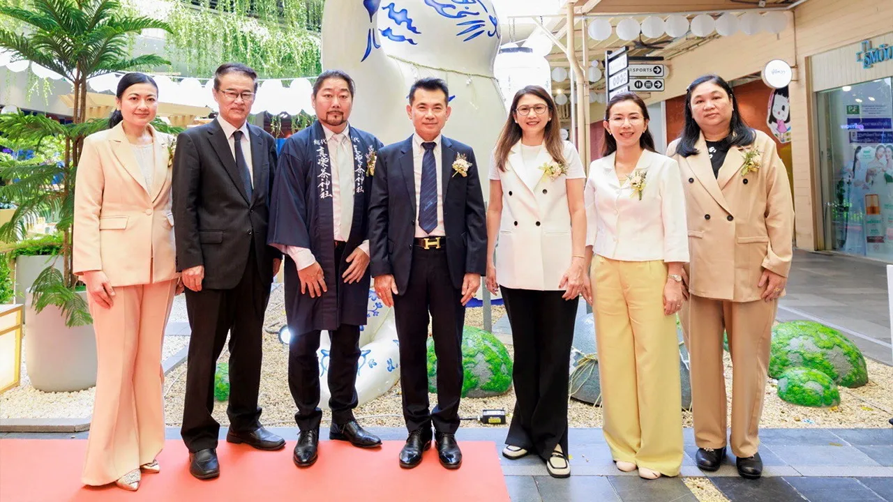 ศาลเจ้า พงศ์ธสิษฐ์ ปิจนันท์, มาซาฮิโระ อาเบะ และ ดวงสมร เจริญบัณฑิตชัย เปิด “ศาลเจ้าชินโต ศรีราชา” เทพเจ้าแห่งแสงสว่าง ความสำเร็จและโชคลาภ ตามแบบฉบับความเชื่อของศาสนาชินโต โดยมี ปณิดา พันธุ์โชติ และ ธีราพร จิตนาวา มาร่วมงานด้วย ที่เซ็นทรัล ศรีราชา วันก่อน.