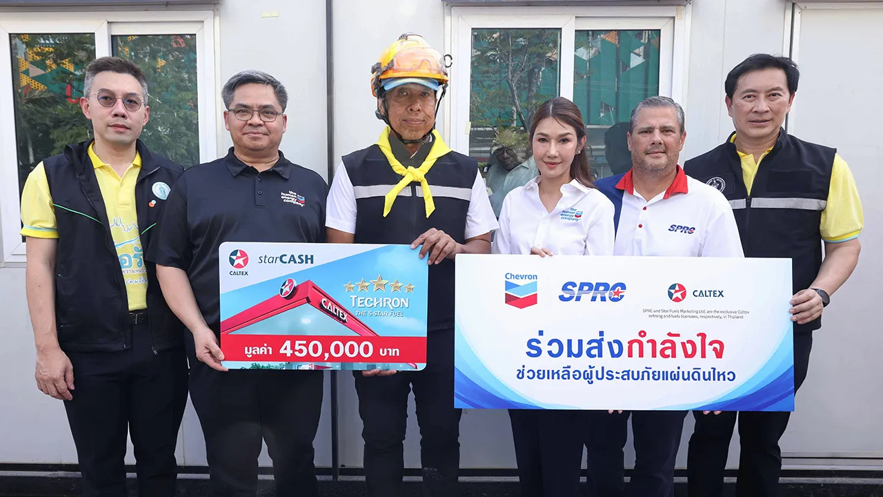 สนับสนุน - เจมส์ มาร์ติน บาริลลาส, พรสุรีย์ กอนันทา และ สันติศักดิ์ ไทยพัฒน์ มอบบัตรเติมน้ำมันคาลเท็กซ์ สตาร์แคช 450,000 บาท ให้ รศ.ชัชชาติ สิทธิพันธุ์ ผู้ว่าฯ กทม. เพื่อสนับสนุนเจ้าหน้าที่กู้ภัยในการช่วยเหลือผู้ประสบเหตุแผ่นดินไหว ที่ศูนย์บัญชาการเหตุการณ์ จตุจักร วันก่อน.