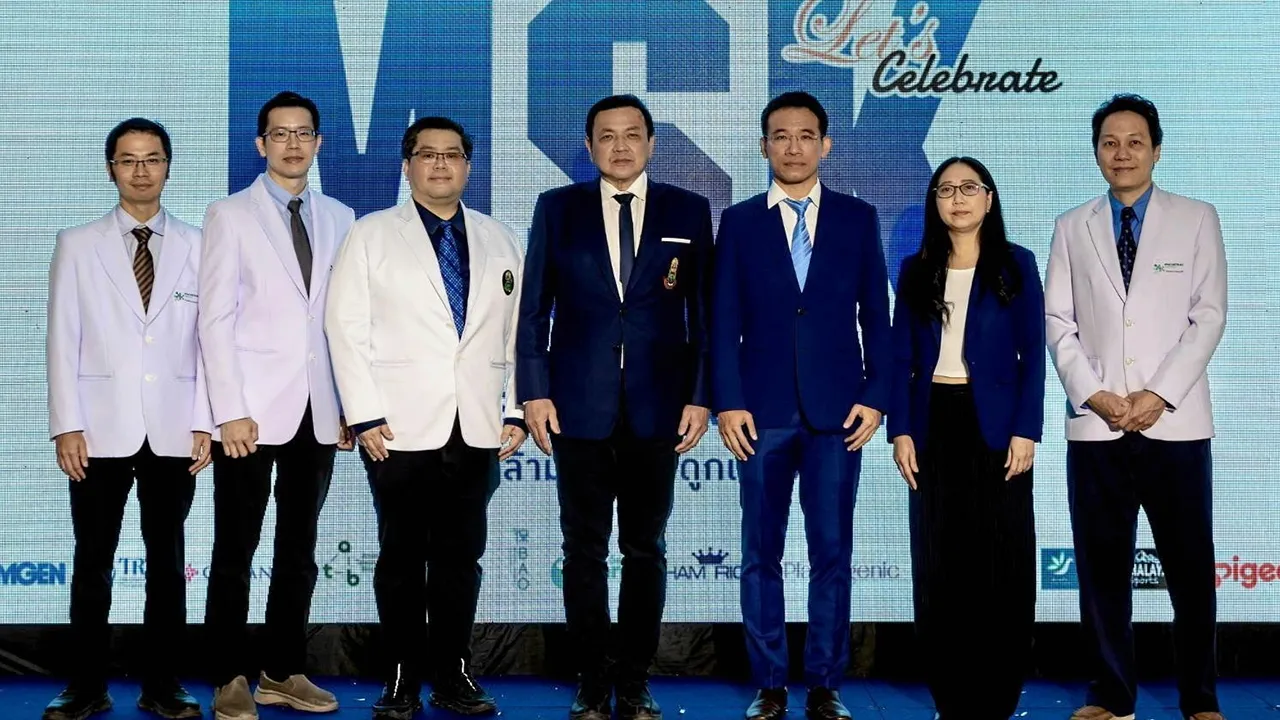 มั่นใจได้ - นพ.อภิชัย โตวณะบุตร เปิดศูนย์กล้ามเนื้อกระดูกและข้อโฉมใหม่ เพื่อให้การรักษาฉับไวกลับไปใช้ชีวิตได้อย่างเดิม โดยมี ศ.นพ.กีรติ เจริญชลวานิช, นพ.วีรวัฒน์ จันทรัตติยากานต์ และ นพ.นิมิตร ทองพูลสวัสดิ์ มาร่วมงานด้วย ที่ รพ.พญาไท 3 วันก่อน.