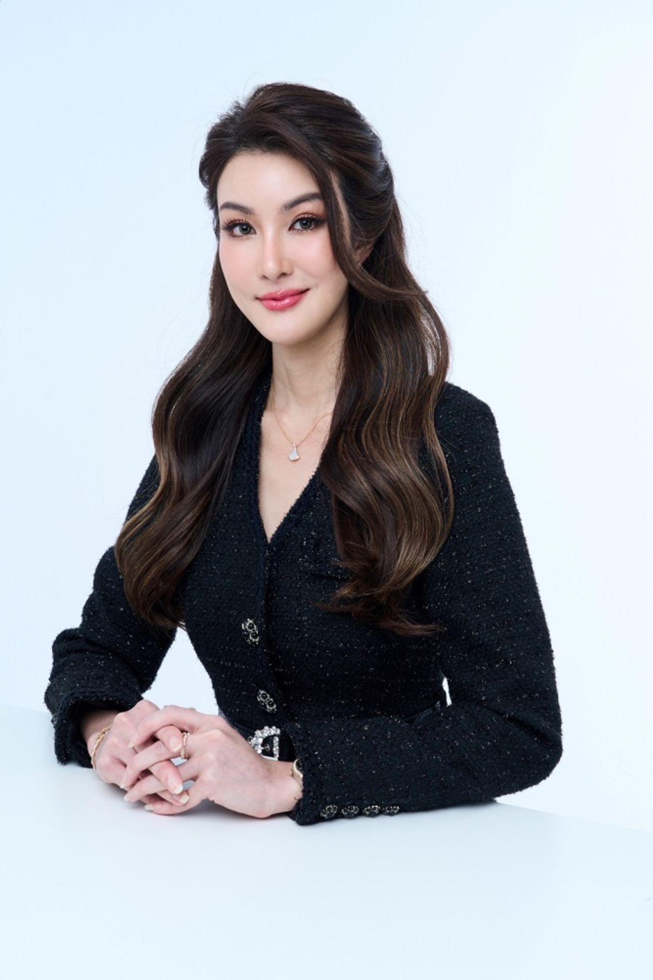 หมอหยก - พญ. ฉัตรบงกช เขมาชีวะกุล (ว.35619) จาก Skin Dream Clinic และ Merz Aesthetics Med Friend