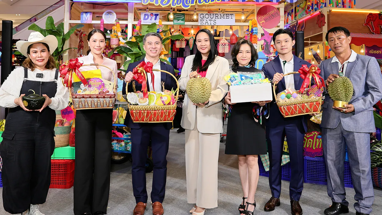 ผลไม้ไทย - ญาณี ศรีมณี, ศุภวุฒิ ไชยประสิทธิ์กุล และ พลอยชมพู อัมพุช เปิดงาน “คัดไทย ไทยแลนด์” คัดสรรผลไม้ไทยระดับพรีเมียมมาให้เลือกช็อป จัดถึง 14 พ.ค. โดยมี รัชฎา อินทรชลิต และ กฤทธิ์ ดนุเดชสกุล มาร่วมงานด้วย ที่เดอะมอลล์ไลฟ์สโตร์ บางแค วันก่อน.