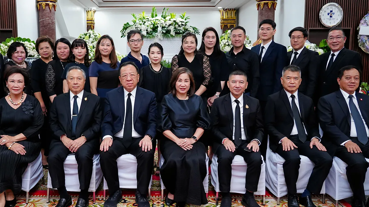 ปลายทางชีวิต - พล.อ.อ.นพ.อิทธพร คณะเจริญ เป็นประธานในพิธีสวดพระอภิธรรมศพ สมถวิล นิลกร มารดา ศลิษา พิบูลย์สวัสดิ์ โดยมี ศ.นพ.วิศิษฎ์ วามวาณิชย์, สมสกุล ณ บางช้าง, วิชัย ไชยมงคล, คณิต วัลยะเพ็ชร์ และ ชาลอต โทณวณิก มาร่วมในพิธีด้วย ที่วัดสุทธิวราราม วันก่อน.