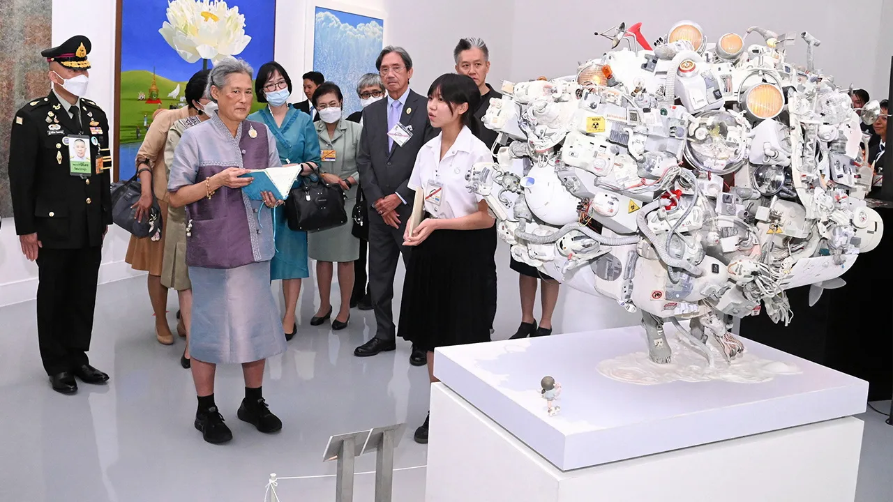 สมเด็จพระกนิษฐาธิราชเจ้า กรมสมเด็จพระเทพรัตนราชสุดาฯ สยามบรมราชกุมารี เสด็จฯไปทรงเปิดนิทรรศการศิลปกรรมช้างเผือก ครั้งที่ 14 ในหัวข้อ “น้ำกับความเปลี่ยนแปลง” ณ หอศิลปวัฒนธรรมแห่งกรุงเทพมหานคร เมื่อวันที่ 7 พฤษภาคม.