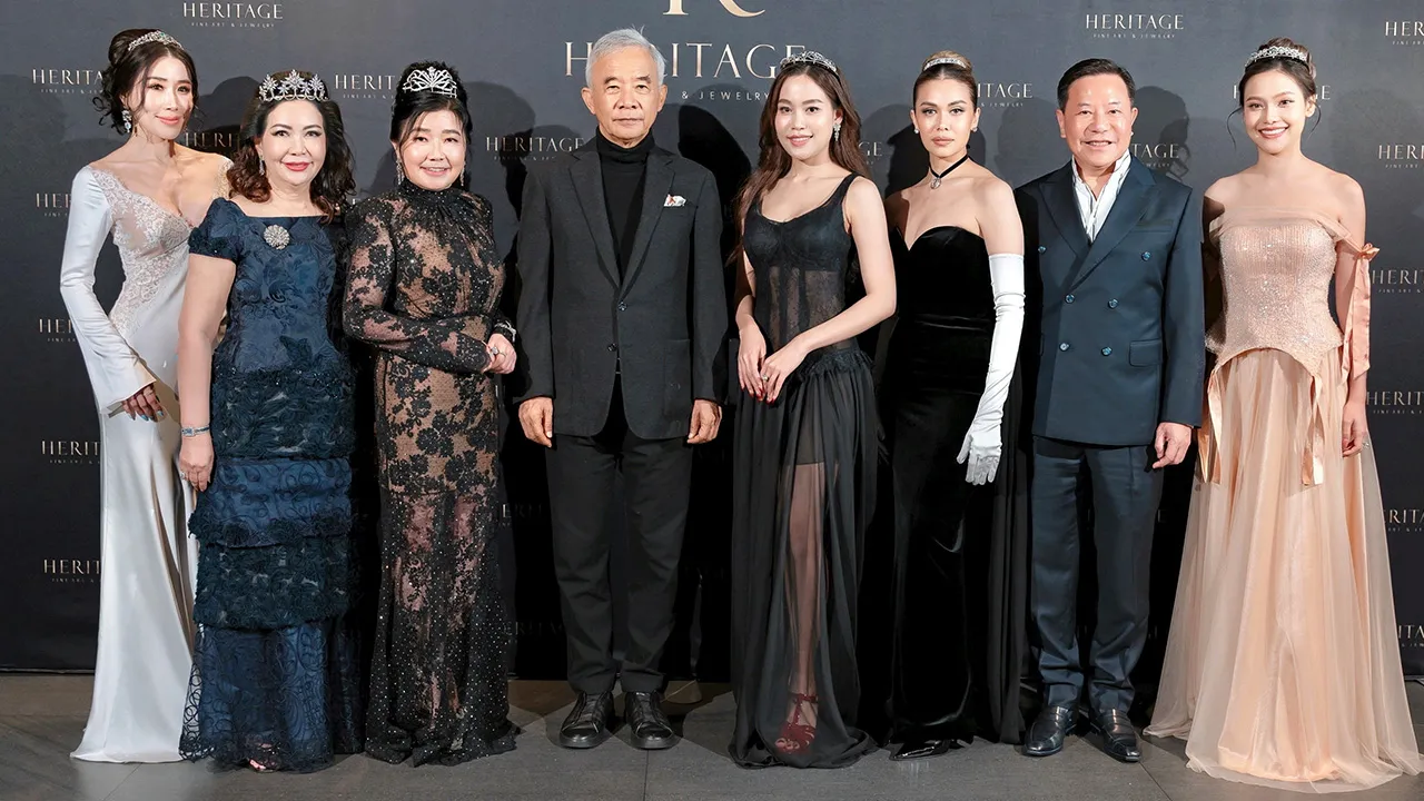 10 ขวบ - สุวัจน์ ลิปตพัลลภ อดีตรองนายกรัฐมนตรี เป็นประธานในงานฉลองครบรอบ 10 ปี บริษัท Heritage Fine Art and Jewelry ให้สองพี่น้อง นันท์นลิน–ฐิติพร ไพบูลย์ปรีดี โดยมี ศ.ดร.บังอร เบ็ญจาธิกุล และ ม.ล.ปุญยนุช เกษมสันต์ มาร่วมงานด้วย ที่โรงแรมคิมป์ตัน มาลัย วันก่อน.