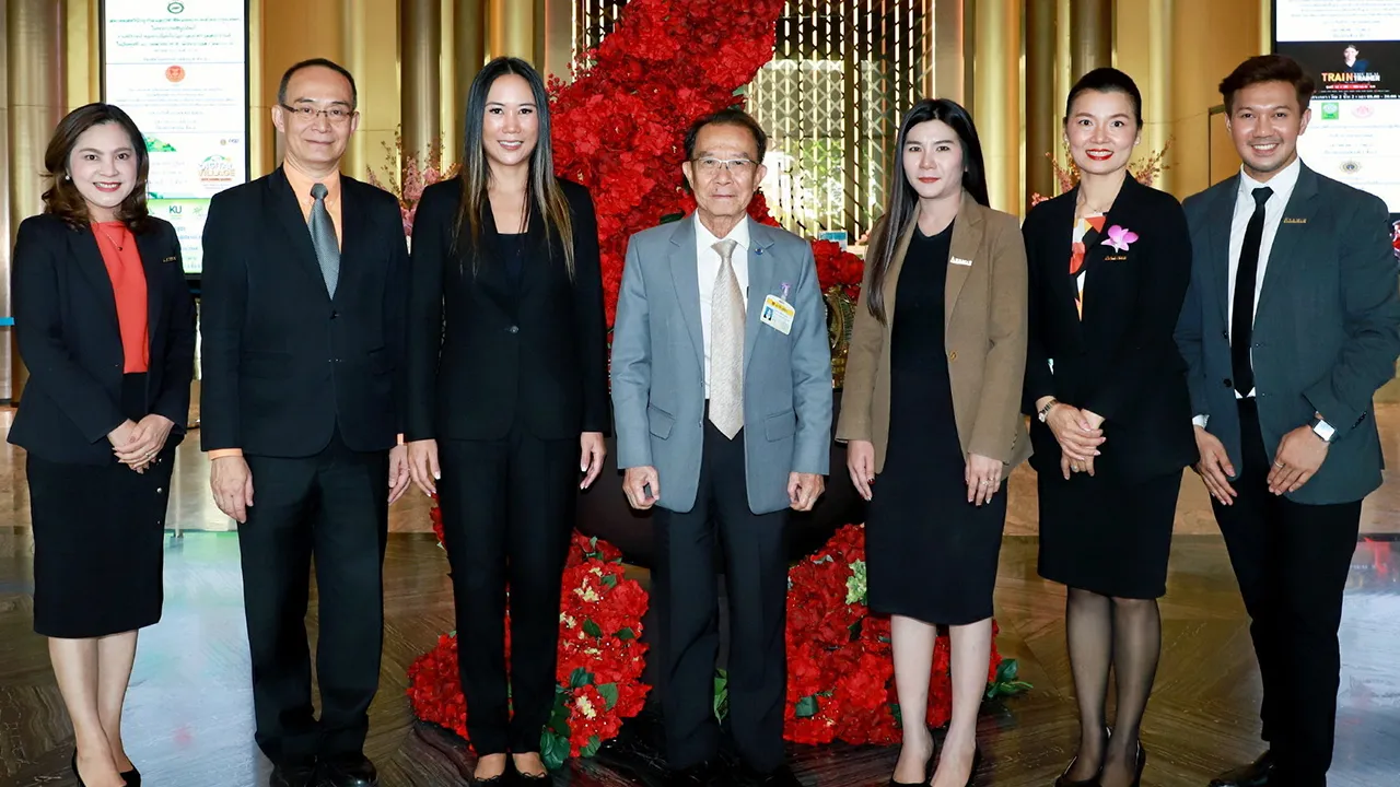 ป้องกันได้ นิเวศ พันธ์เจริญวรกุล เปิดการสัมมนาเรื่องแนวทางการป้องกันและปราบปรามการหลอกลวงทางออนไลน์ผ่านโซเชียลมีเดียและบริการโทรคมนาคม โดยมี ลักษมีกานต์ อิงคะกุล,เทอดศักดิ์ ปวิธพาณิชย์ และ วราภรณ์ โพธิกุดสัย ให้การต้อนรับ ที่โรงแรมอัศวิน แกรนด์ วันก่อน.