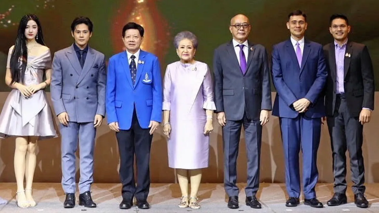 อย่าพลาด สุรวัฒน์ ชมภูพงษ์, อติพร สุนทรสนาน เสนะวงศ์ และ วิสูตร กาญจนปัญญาพงศ์ แถลงข่าวการจัดงานกาลาดินเนอร์การกุศล “เพลินเพลงสุนทราภรณ์ กับ ม.น.ข. เพื่อสนับสนุนการศึกษาเฉพาะกิจ” ครั้งที่ 2 ในวันที่ 7 มิ.ย. ที่โรงแรมพูลแมน คิง เพาเวอร์ วันก่อน.