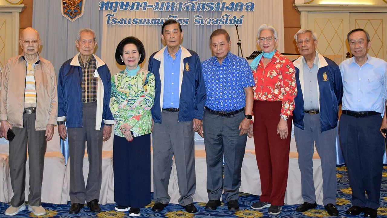 วปรอ.366 พล.อ.อ.อำพล อินทรไทยวงศ์ นัดเพื่อนร่วมรุ่น วปรอ.366 มาร่วมงานเลี้ยงพบปะสังสรรค์ โดยมี พล.อ.กอบศักดิ์ รักแผน, กล้านรงค์ จันทิก, สมชาย พงษธา, คุณหญิงทิพยวรรณ ตันตกิตติ์ และ วันนิวัติ ศรีไกรวิน มาร่วมงานด้วย ที่โรงแรมมณเฑียร ริเวอร์ไซด์ วันก่อน.